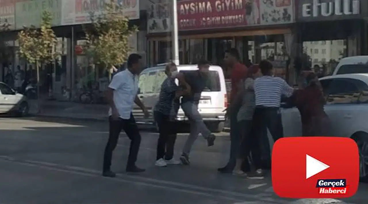 Ailelerin kavgası kameralara yansıdı