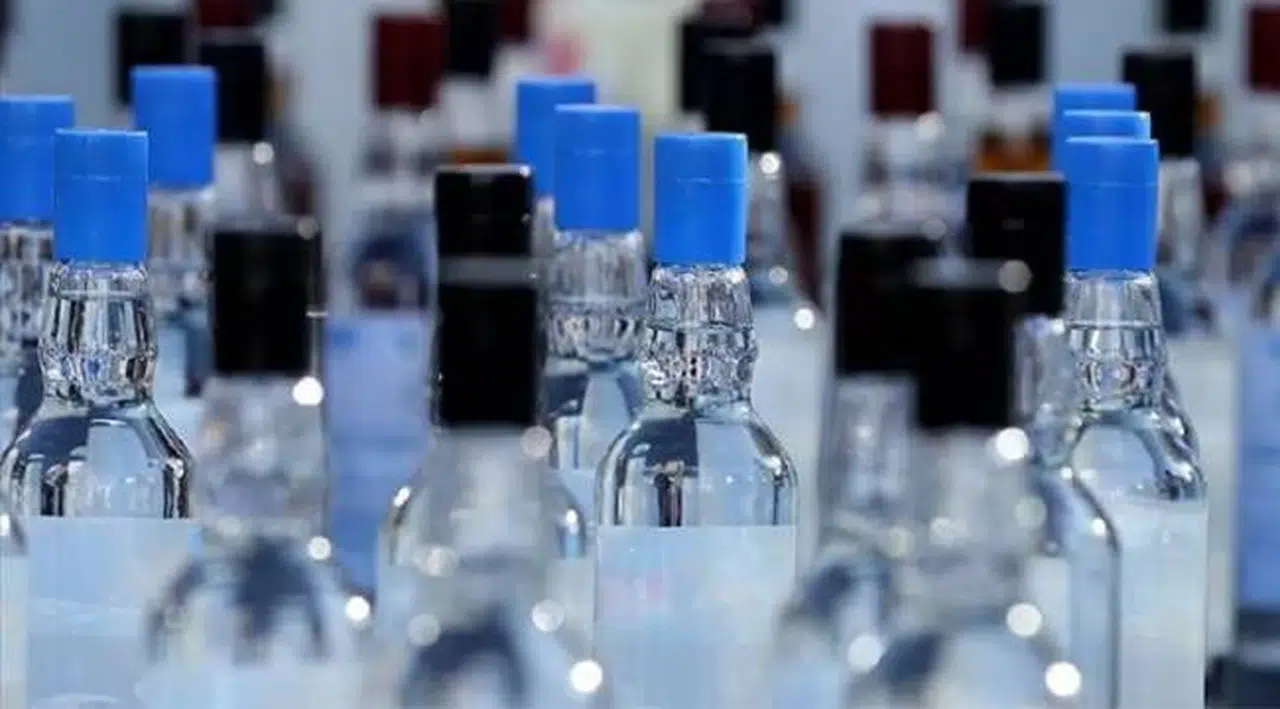 Antalya'da bir otelin deposunda 1108 litre sahte içki ele geçirildi