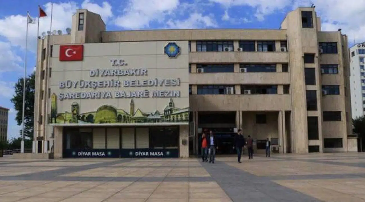 Diyarbakır kayyımı, 25 işçi ve memuru ihraç etti