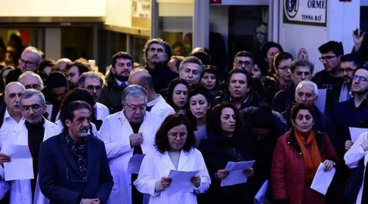 Türk Tabipleri Birliği ve Türkiye Psikiyatri Derneği uyardı: Tükenen sağlık çalışanları topluca istifa ediyor, intihar oranları artıyor