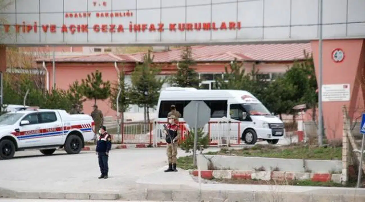 Açık cezaevlerindeki hükümlülerin Kovid-19 izni iki ay daha uzatıldı