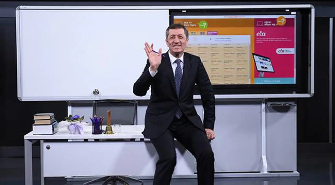 Bakan Selçuk: Öğrencimiz, köyde de olsa şehirde de olsa derslere katılabiliyor