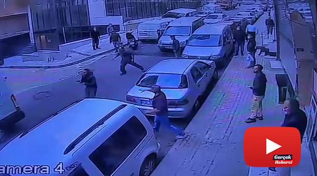 Kendisine çarpan sürücüye kurşun yağdıran maganda kamerada