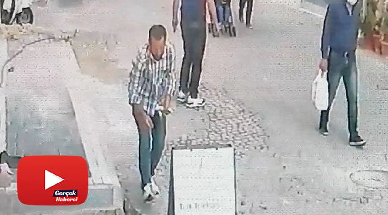 Rüzgarda uçuşan binlerce lirayı toplayıp sahibine teslim ettiler