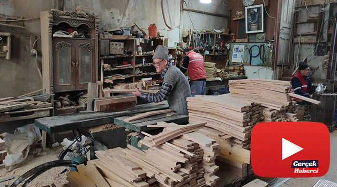 Bursa’da 88 yaşındaki ‘Fıçıcı dede’ hastanedeki tedavisinin ardından işinin başına döndü