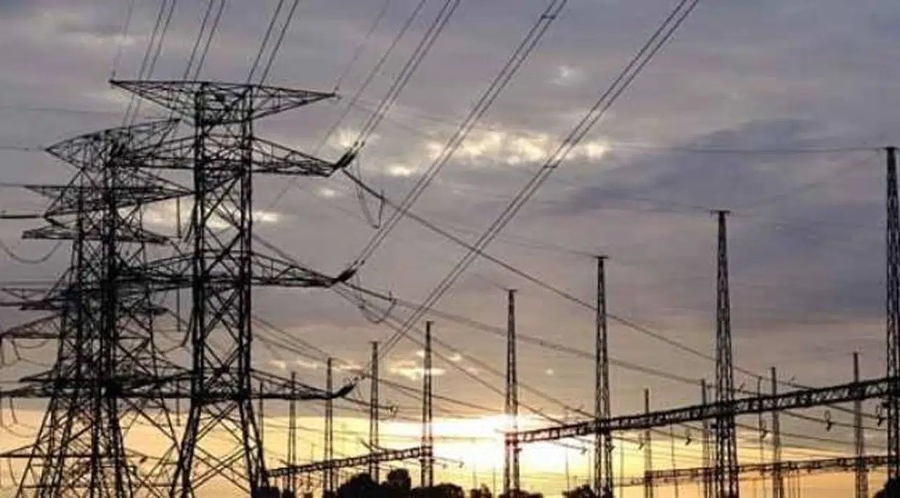 Elektrik dağıtım şirketlerinin vatandaştan alacağı ekstra ödeme kararı iptal edildi – EMO: “Karar olumlu fakat yeterli değil”