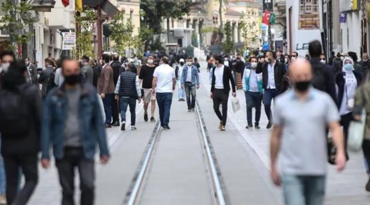 İstanbul Bilgi Üniversitesi'nden virüsle ilgili bilgi kirliliği araştırması: Yüzde 50 kelle paçaya inanıyor