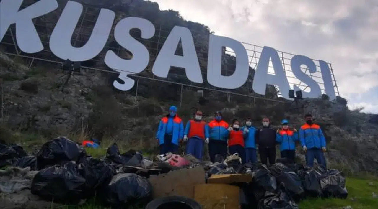 KISITLI HAFTA SONUNDA TİM EKİBİNDEN TEMİZLİK SEFERBERLİĞİ
