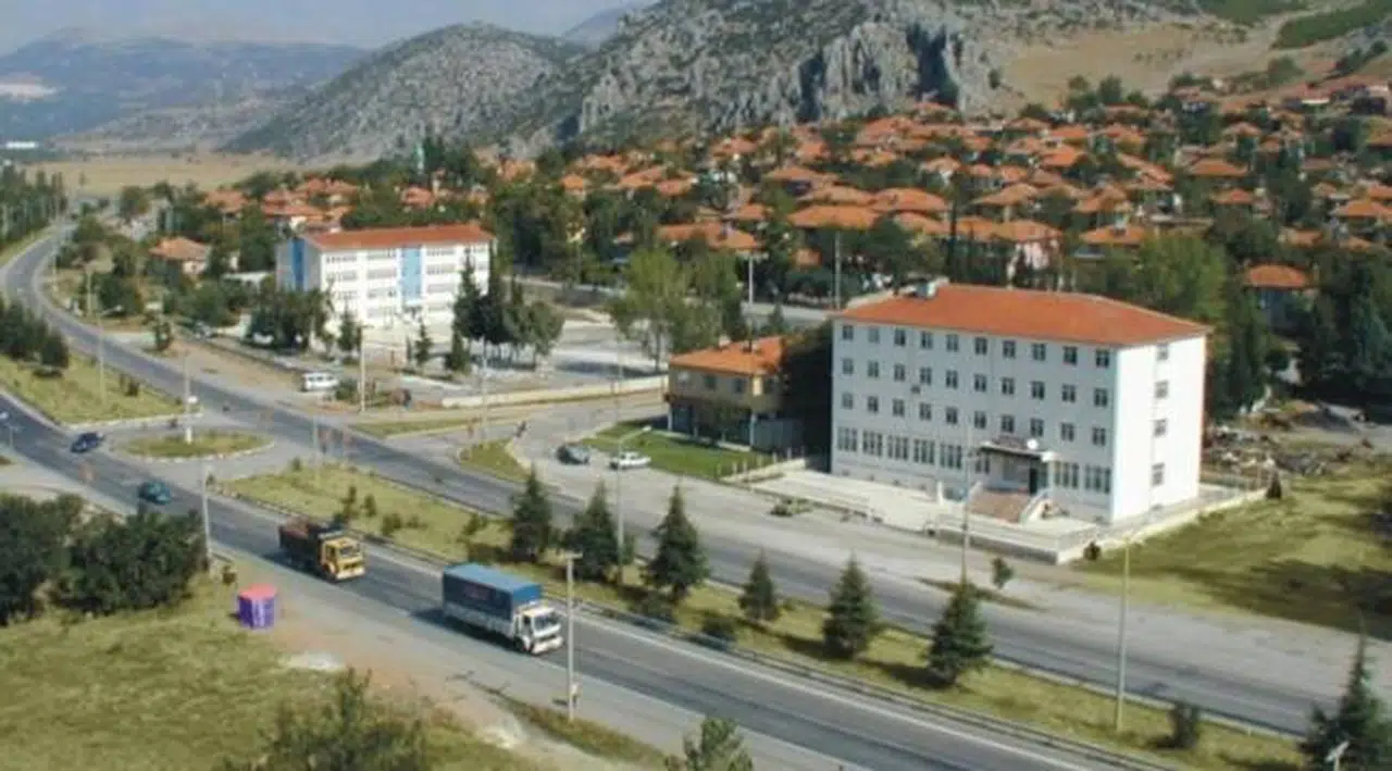 MHP'li başkandan mülakattaki adaylara tehdit: Benim belediyem, ağzınıza tükürürüm