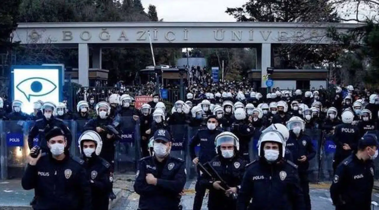 Boğaziçi Üniversitesi'nde 'rektör atama' protestosu: 2 kişinin tutuklanması istendi, 21 kişi serbest bırakıldı