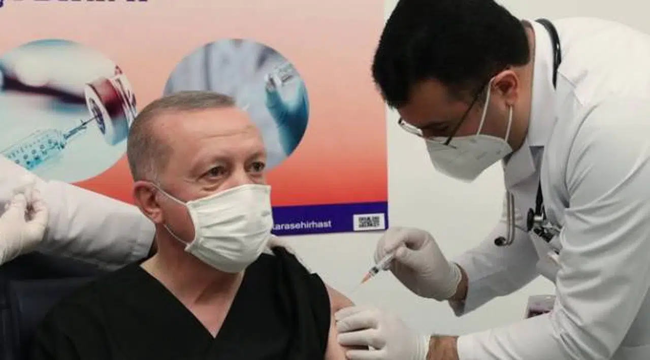 Cumhurbaşkanı Erdoğan'a aşı yapan doktor Ekrem İmamoğlu'na benzetildi: "Hayır, ben değilim"