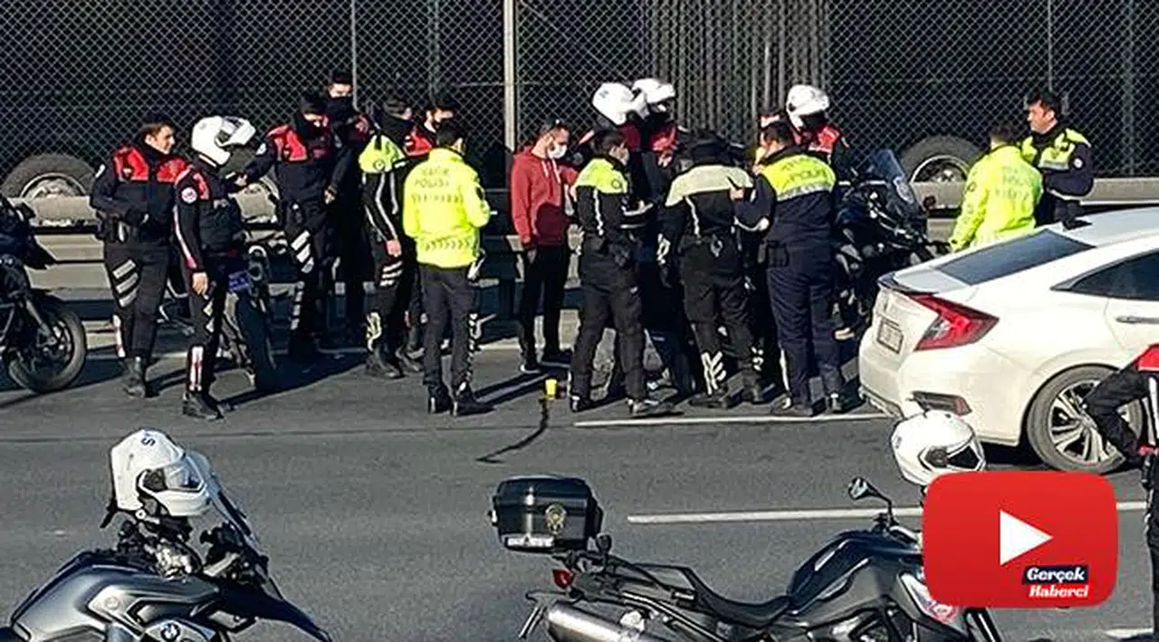 E-5 Karayolu’nda kaza geçiren motosikletli polisin yardımına meslektaşları koştu