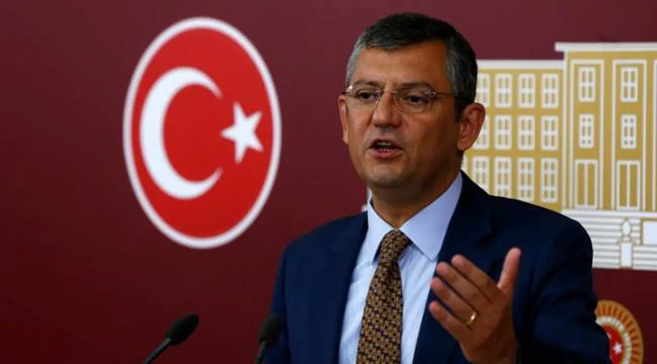 Özgür Özel'den istifalar sonrası ilk açıklama: Kapı her zaman açıktı, CHP koca çınarından yaprak dökümü olabilir ama kökleri sağlamdır