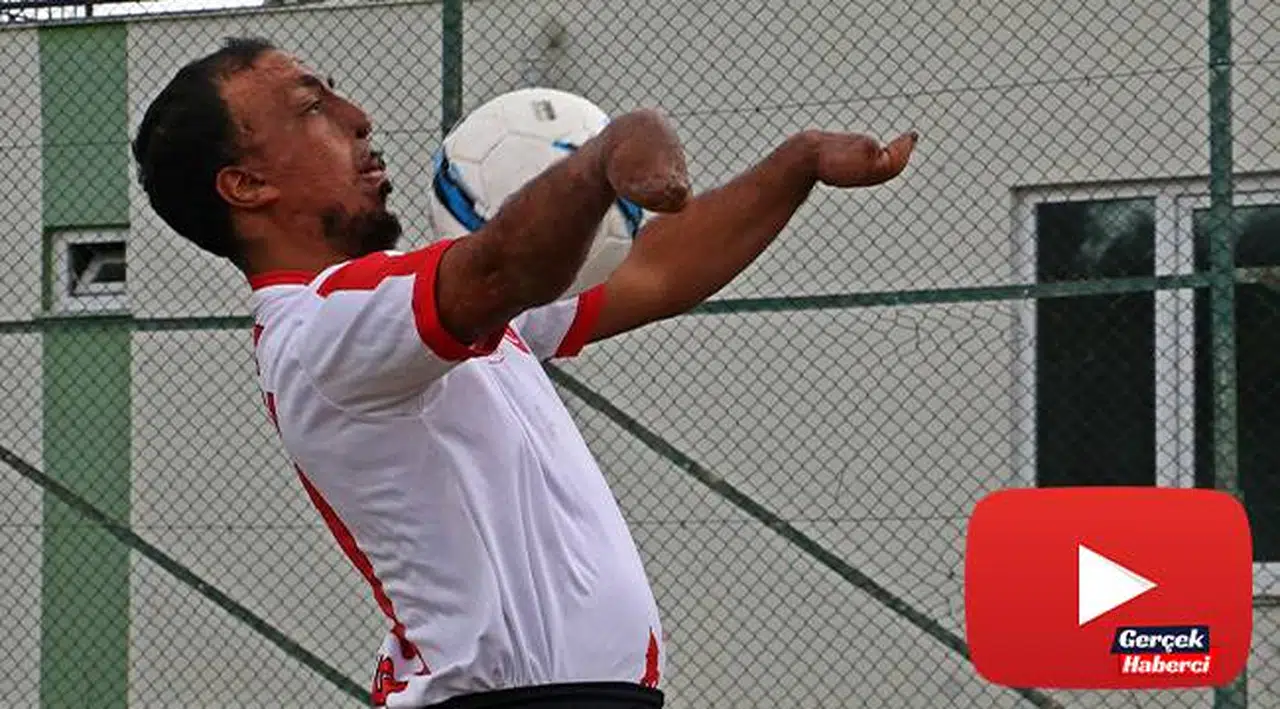 Yangında ellerini ve yüzünü kaybetti, futbolda gol makinesi oldu