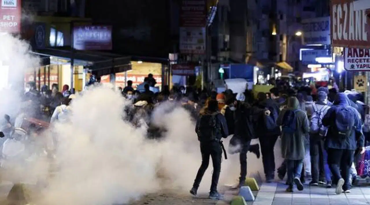 Kadıköy'de Boğaziçi eylemine polis müdahalesi: 104 gözaltı
