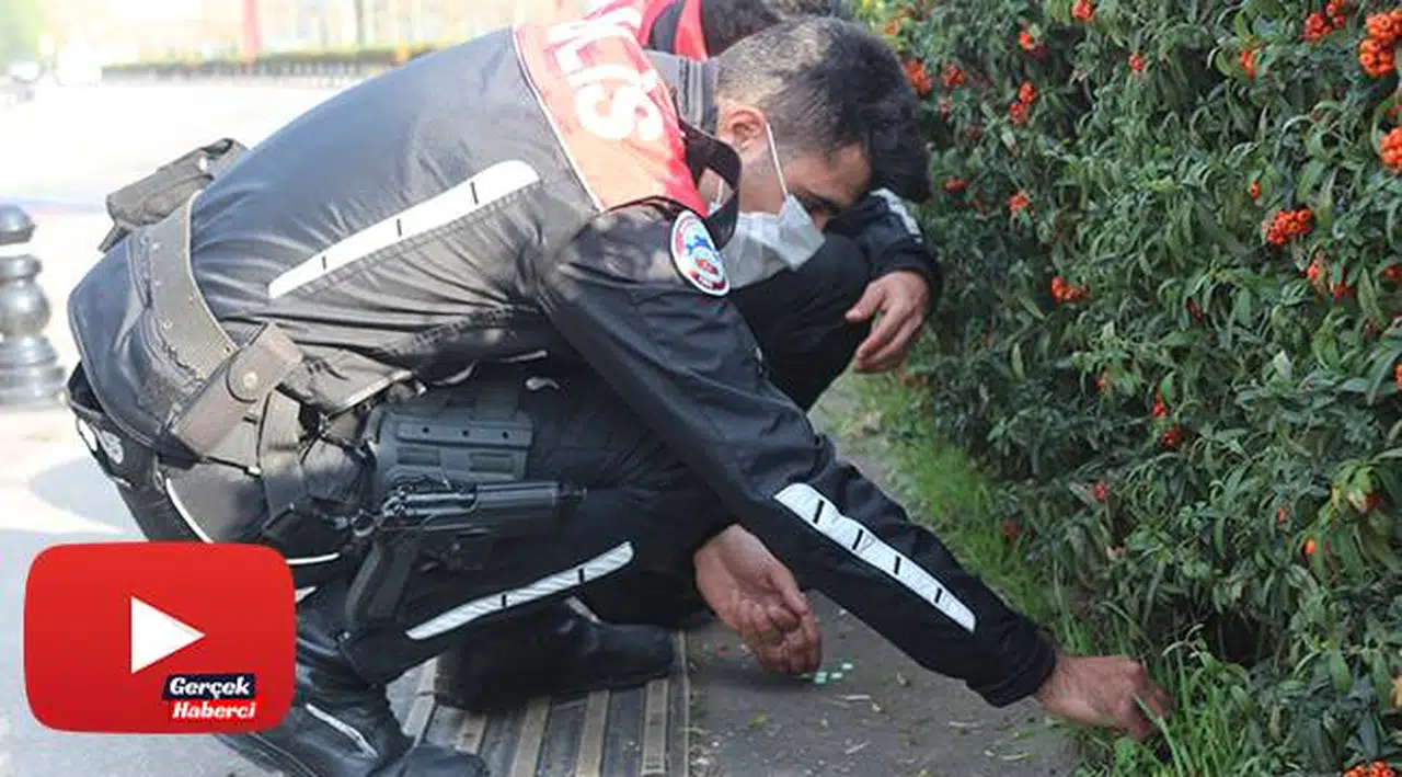 Nefes kesen kovalamacada polis yoldan tek tek uyuşturucu topladı