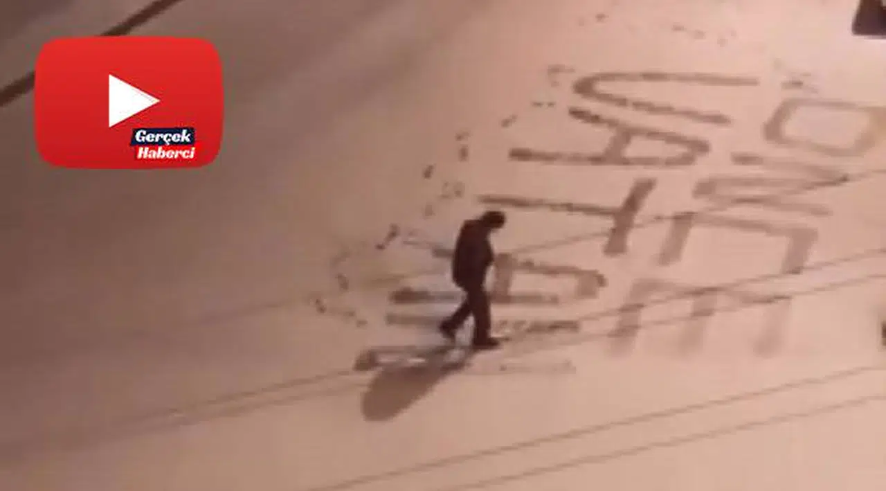Polis memuru vatan sevgisini karla kaplı yola yazdı