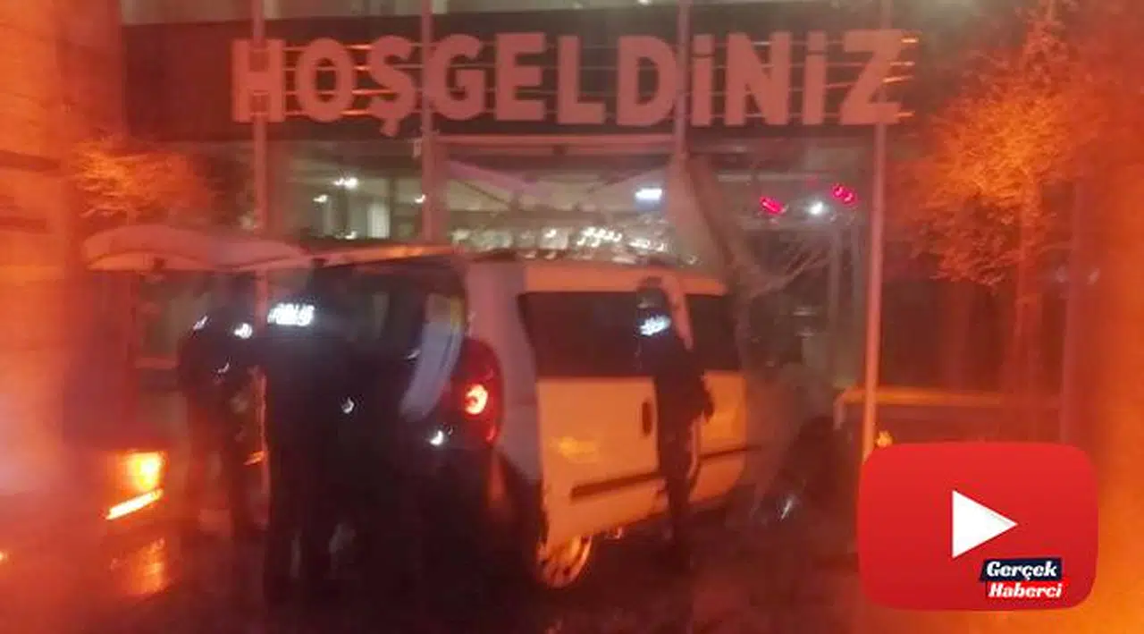 Polisten kaçıp aracı ile belediye binasına daldı, havalandırma boşluğunda yakalandı