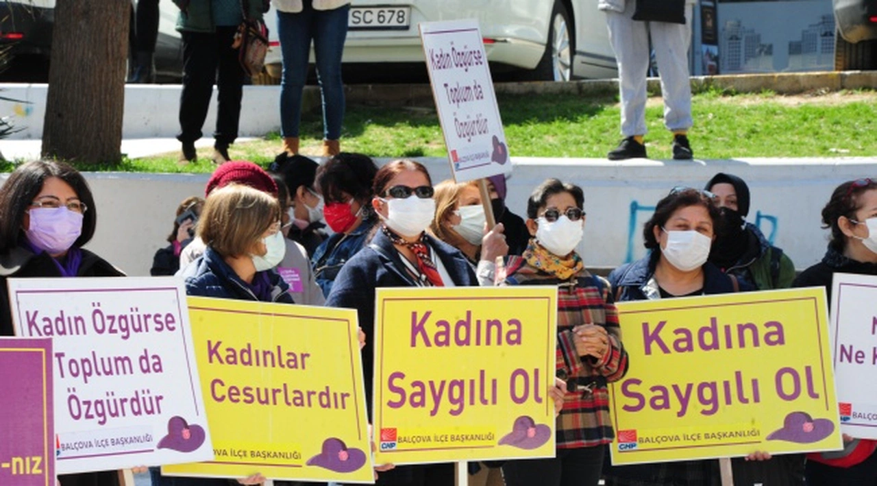 Balçovalı Kadınlardan İstanbul Sözleşmesi Protestosu