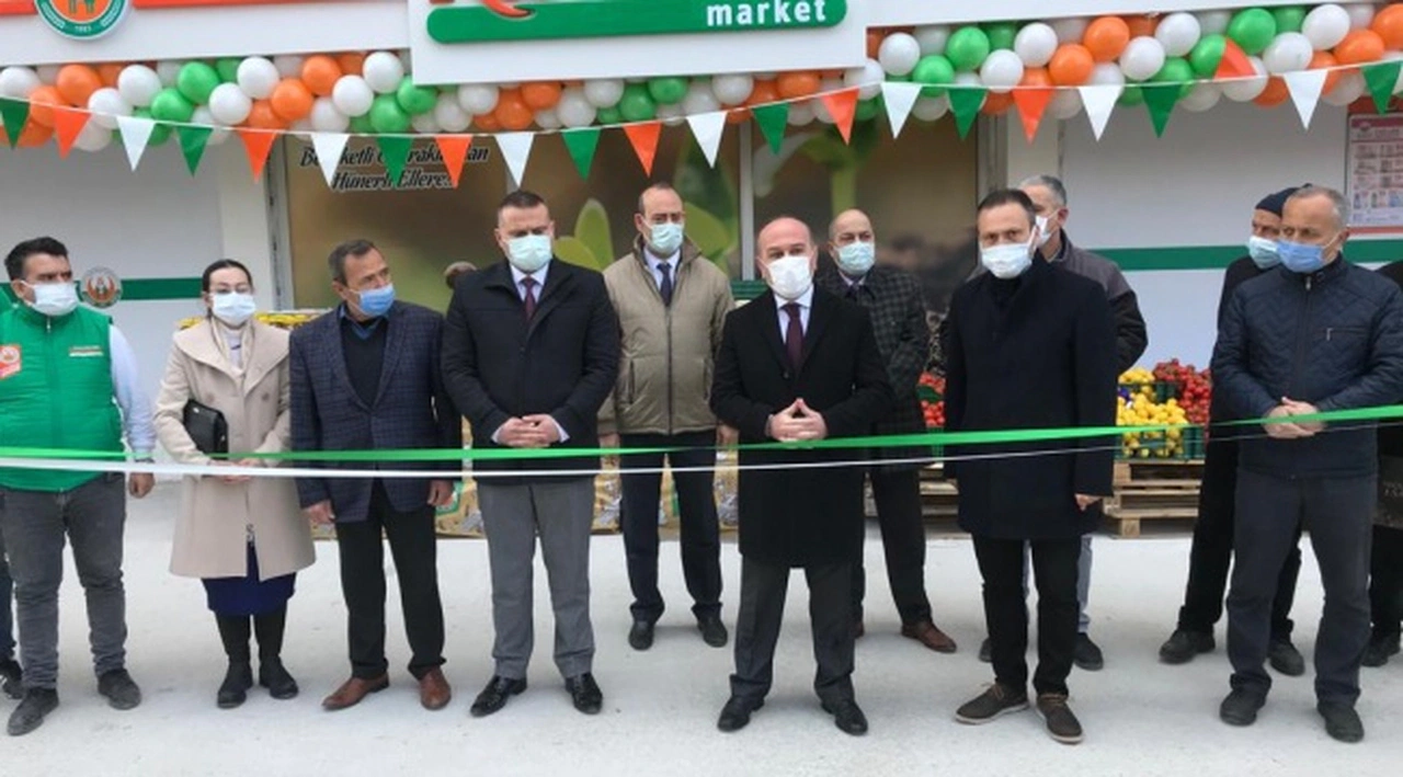 Bergama Tarım Kredi Market törenle açıldı
