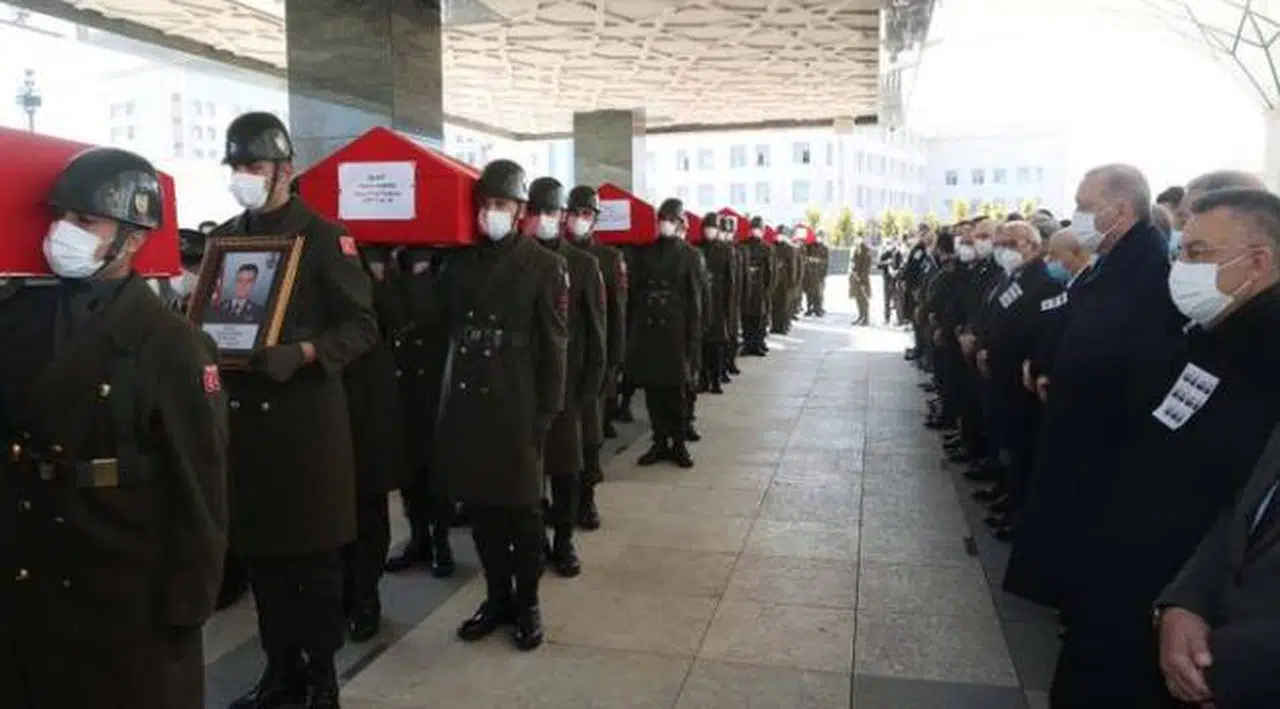 Bitlis’te hayatını kaybeden 11 asker için Ankara’da devlet töreni düzenlendi