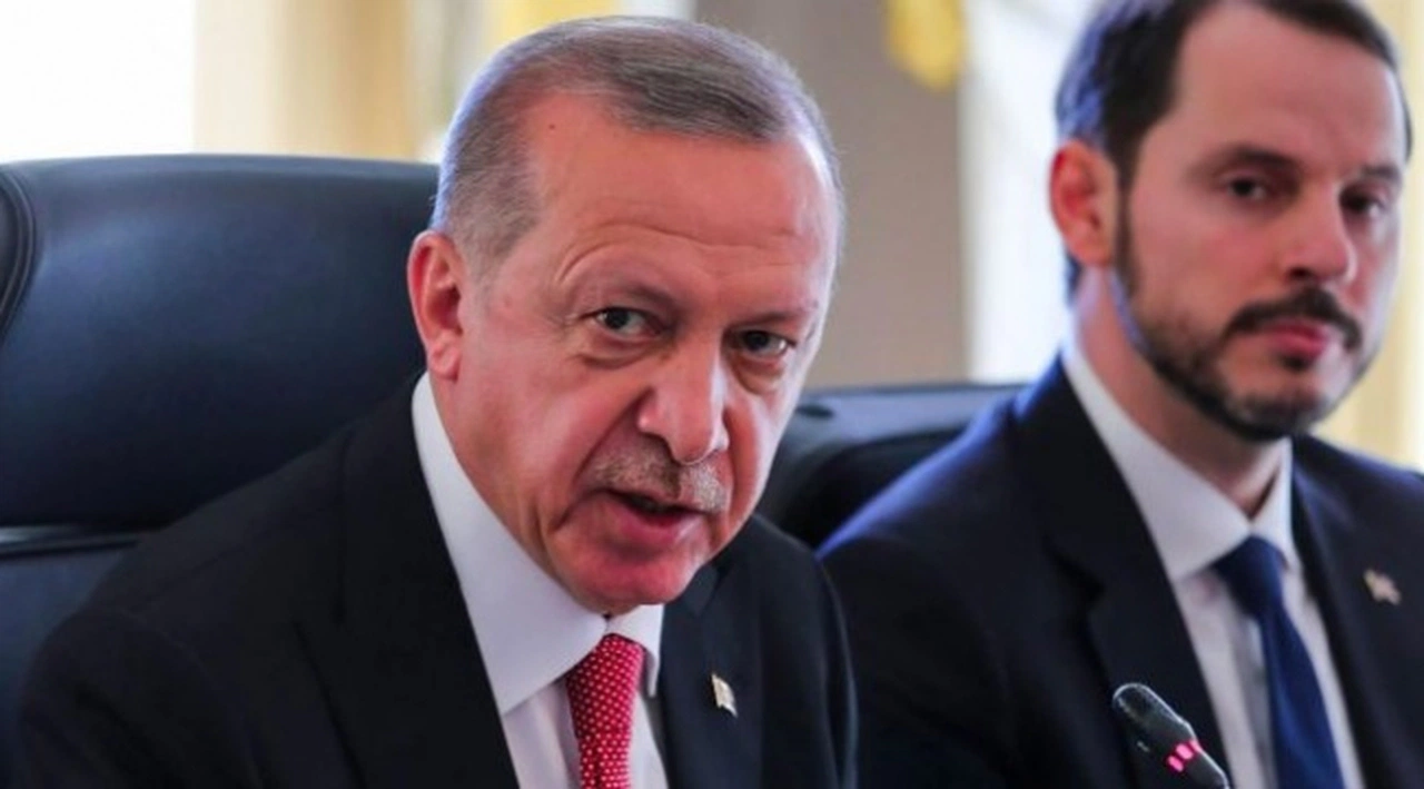 Financial Times’tan Berat Albayrak değerlendirmesi: İpleri hâlâ elinde tutuyor