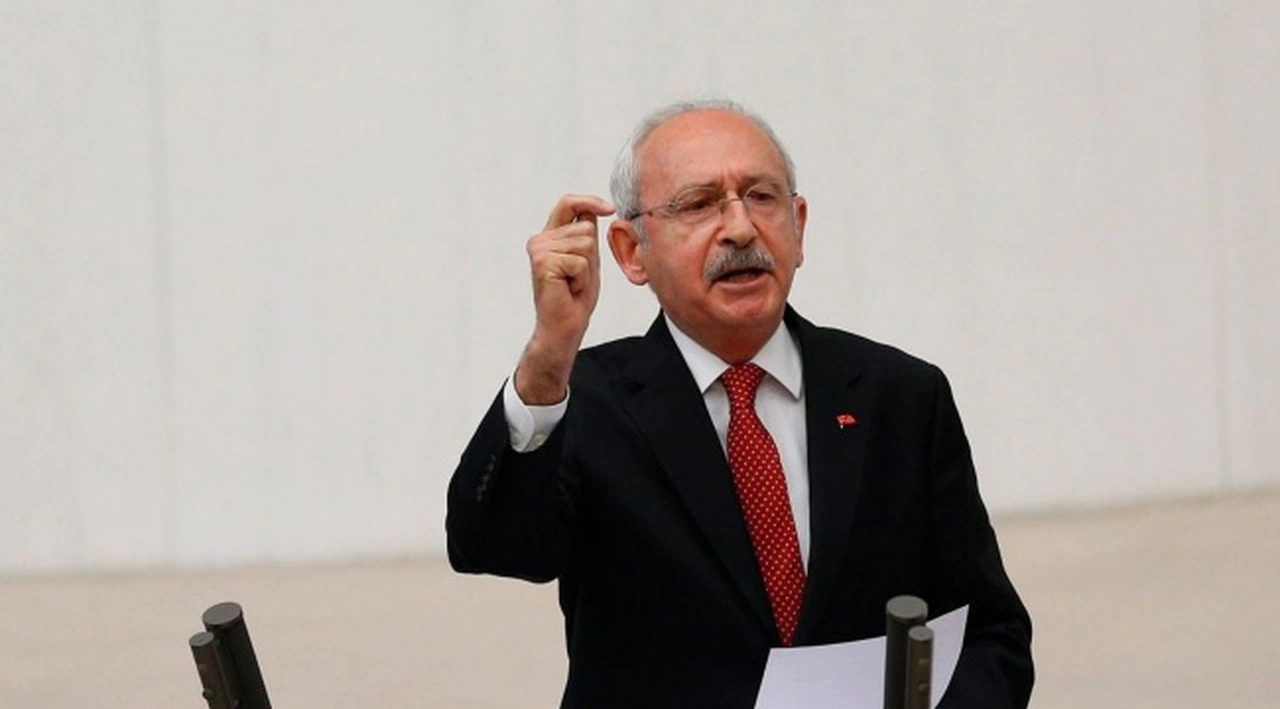 Kılıçdaroğlu: Kadınlar cumhuriyet tarihimizin en önemli eylemlerini gerçekleştiriyor