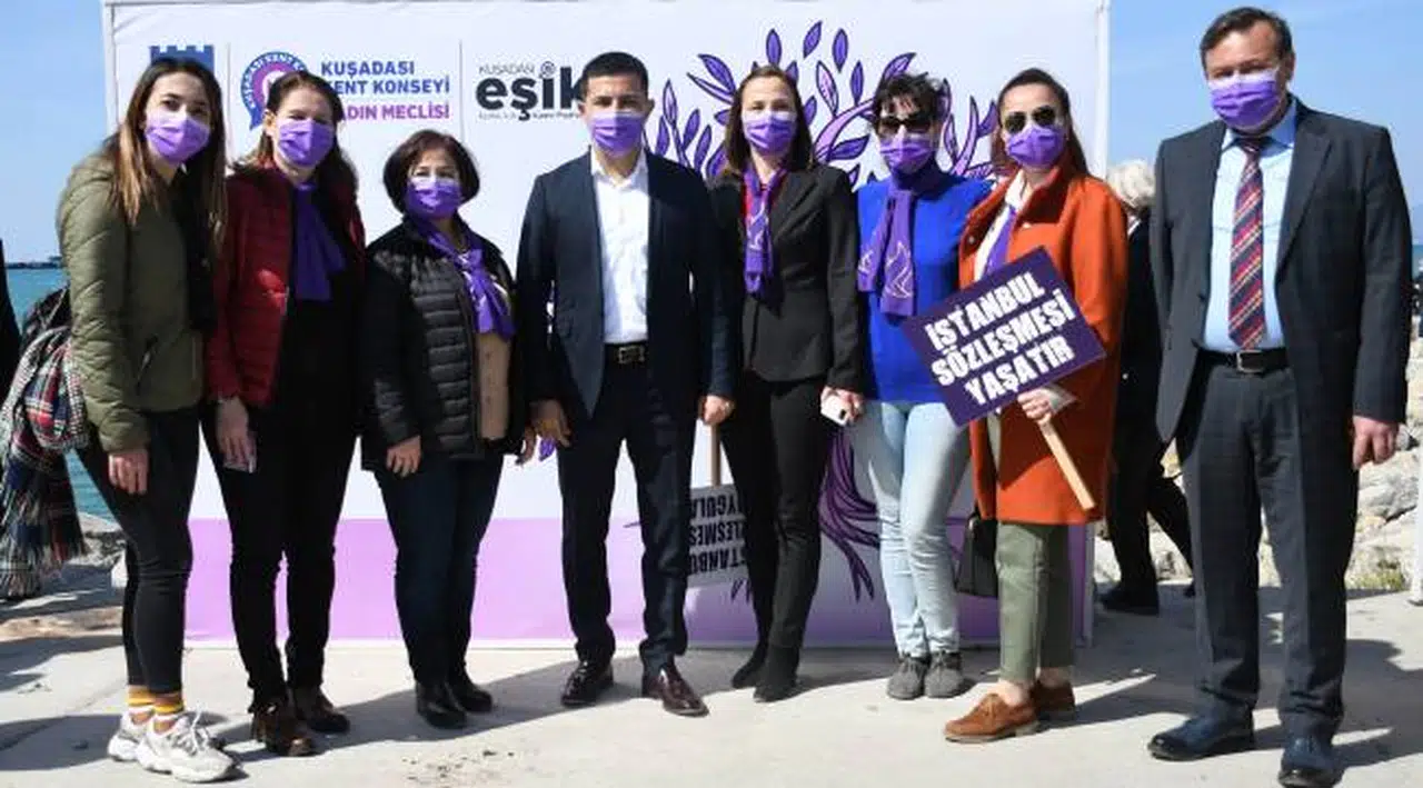 KUŞADASI’NDA COŞKULU 8 MART KUTLAMASI