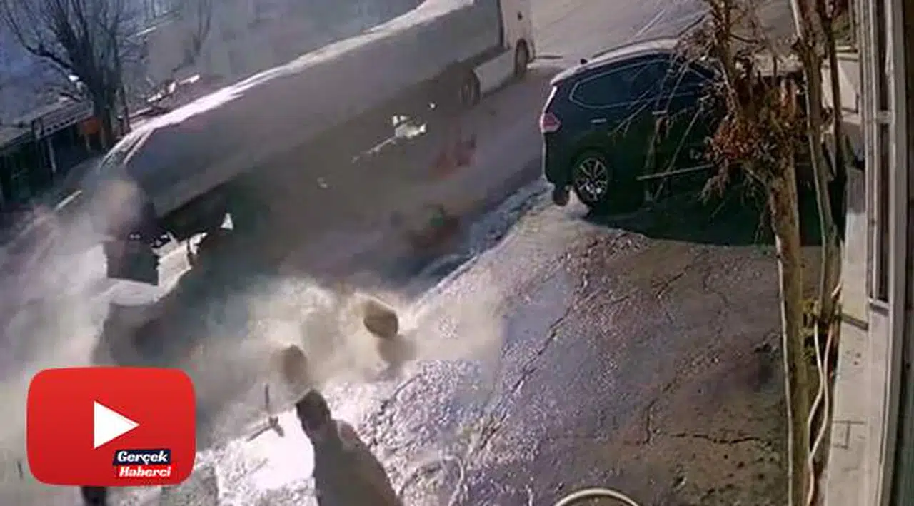 'Polis dövdü' dedi! Nezarethanede kafasını parmaklıklara vurduğu anlar kameralara yansıdı
