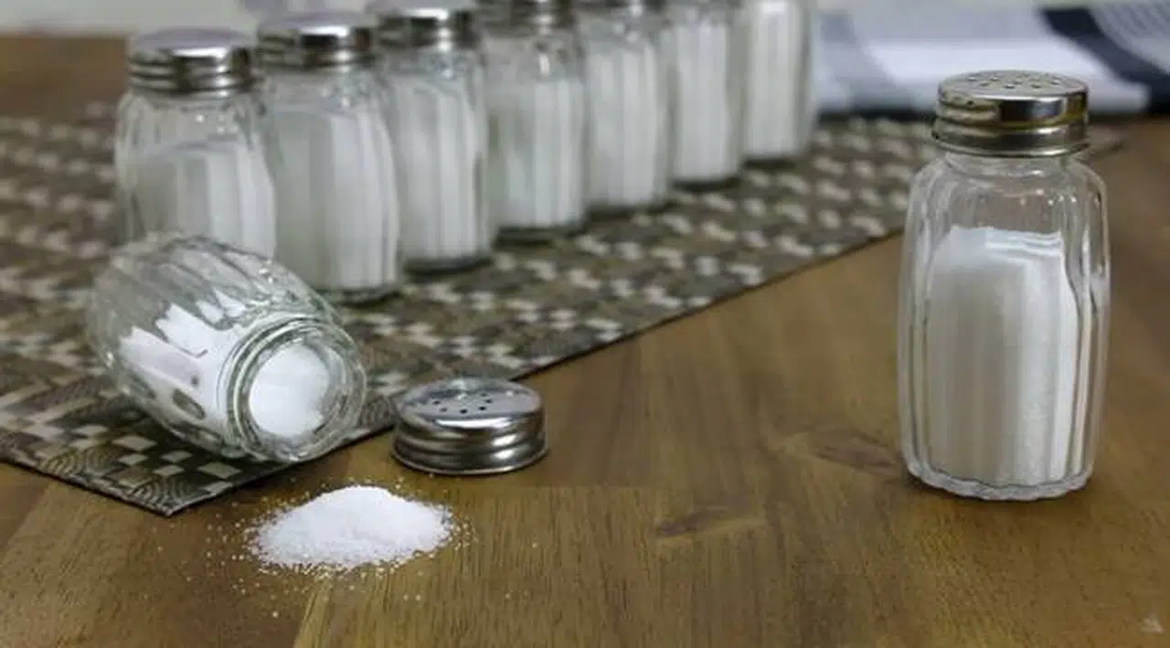 Sağlık Bakanlığı: Yemeklerde tuz yerine limon, sirke, baharat kullanın