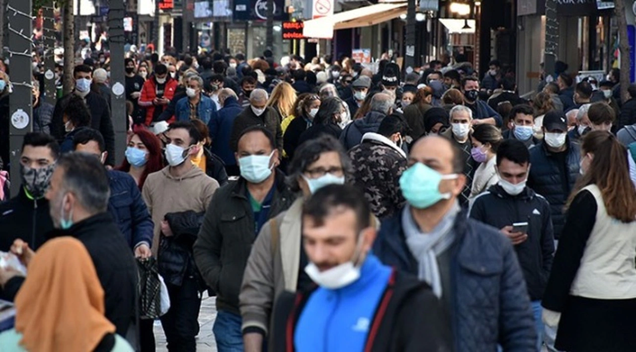 Türkiye'de günlük koronavirüs vaka sayısı bir kez daha rekor kırdı