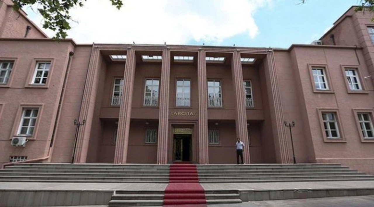 Amirine 'Günaydın dedim, duymadınız mı?' dediği için iş akdi feshedildi, Yargıtay haklı bulmadı