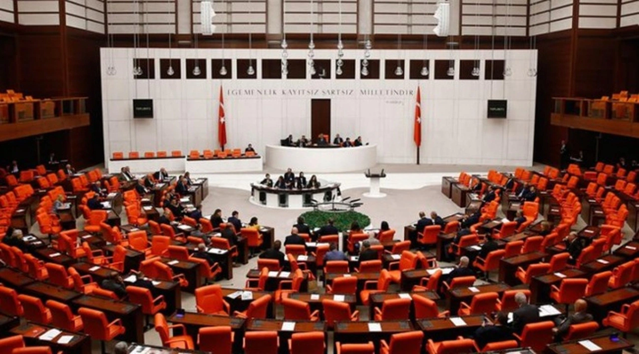 CHP’den Erdoğan'a çağrı: Sarayın dayattığı bir yasa teklifini, AK Parti’li vekillerin neden sahipsiz bıraktığını bir düşünsün