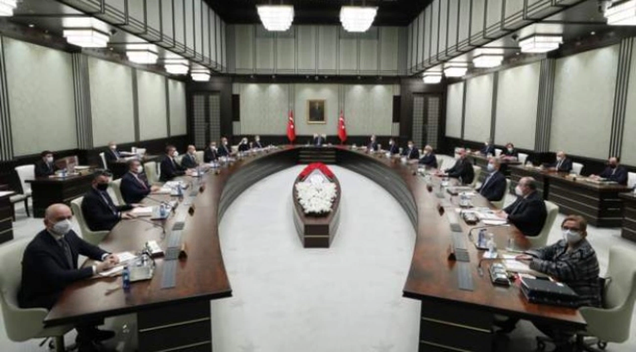Cumhurbaşkanlığı Kabinesi toplanıyor, gündemde 3 haftalık kapatma da var