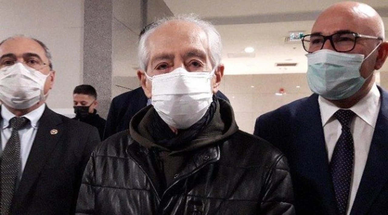 Genco Erkal Cumhurbaşkanı’na hakaret ettiği iddiasıyla ifade verdi