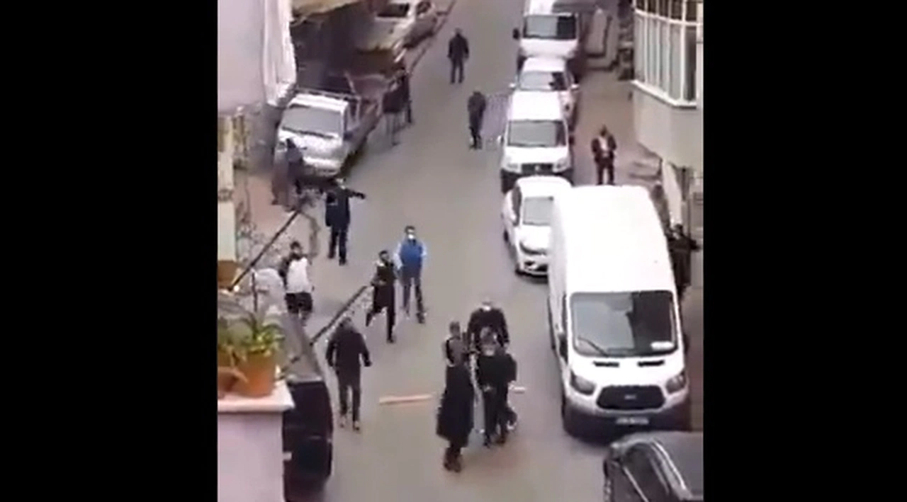 Kentsel dönüşüm projesine itiraz eden vatandaşlara AKP’li meclis üyeleri saldırdı