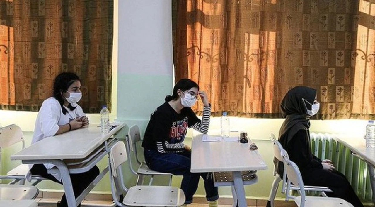 Liselerde yüz yüze ve uzaktan eğitime geçiş ve sınav süreciyle ilgili usul ve esaslar belli oldu
