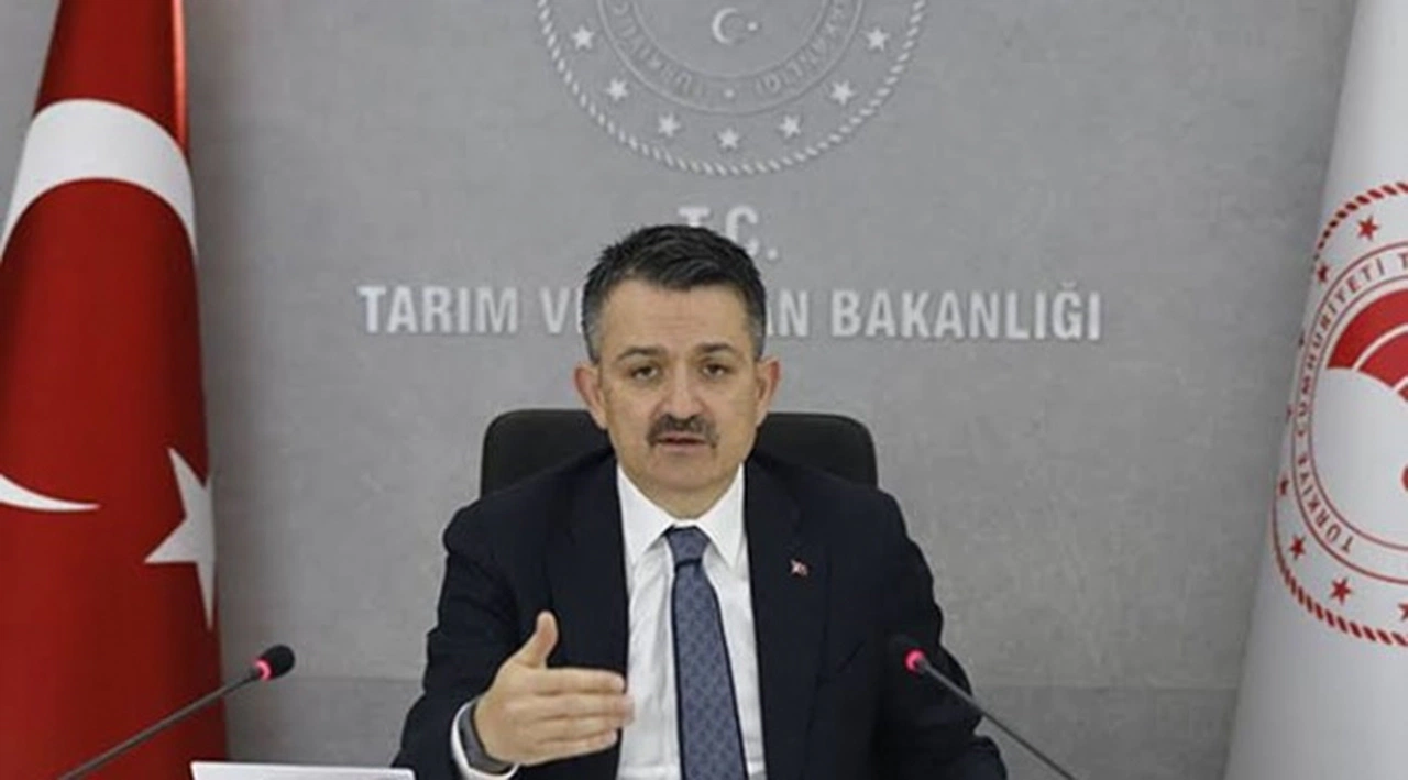 Pakdemirli: Cumhurbaşkanımızın talimatlarıyla 40 bin ton patates ve 10 bin ton kuru soğanın dağıtımını gerçekleştirdik