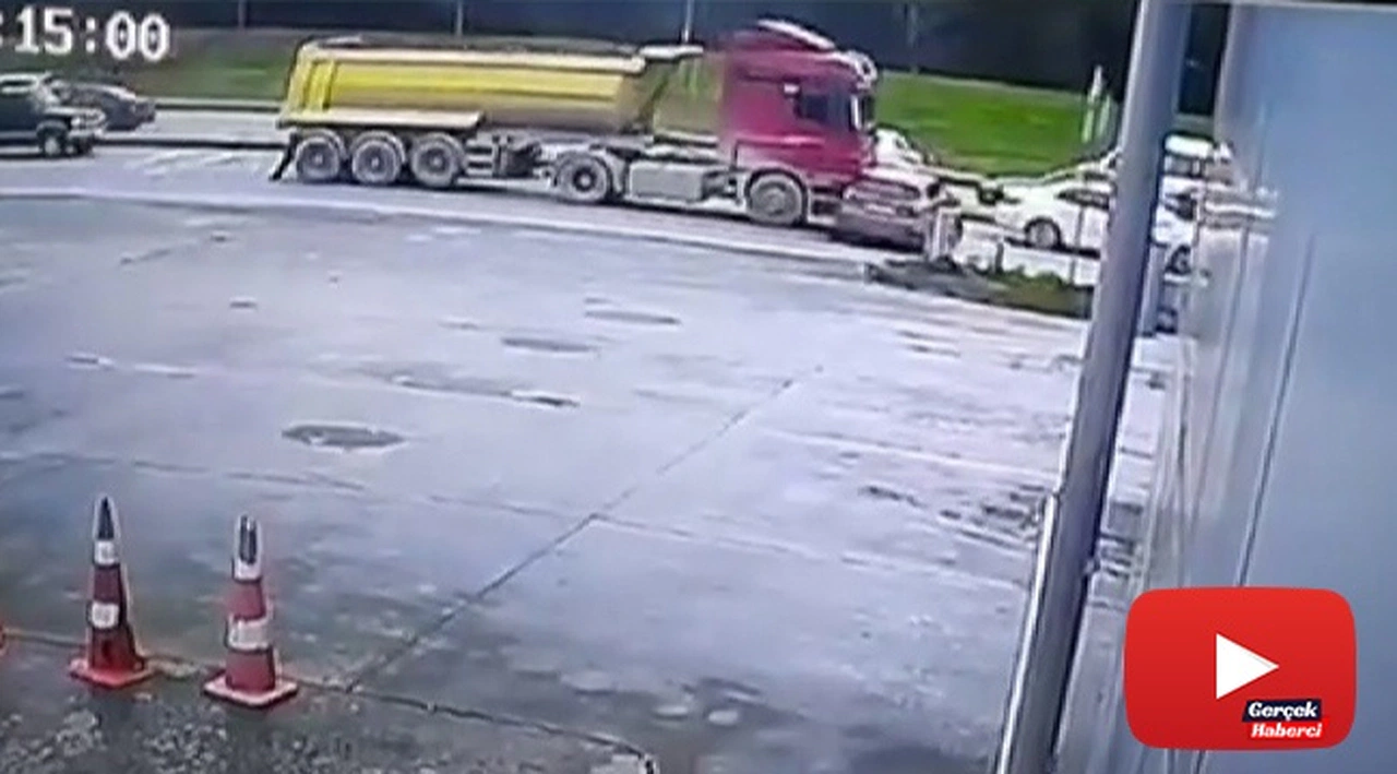 Tır metrelerce sürükledi, sürücü arkasına bile bakmadan kaçtı