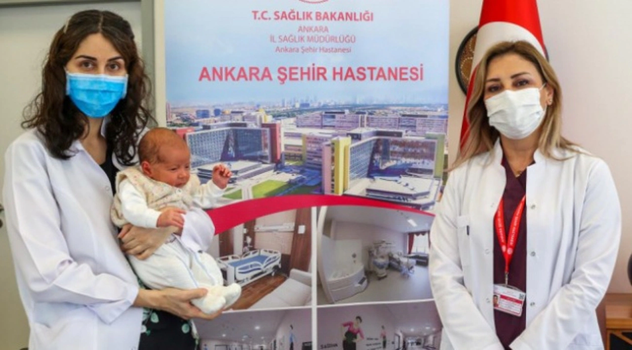 Türkiye'de bir ilk! Annesi hamileyken aşılanan bebek antikorlu doğdu