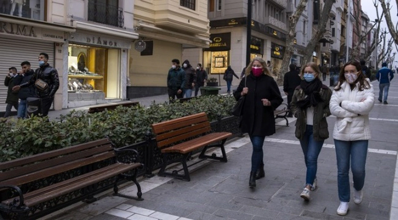 Türkiye'de günlük vaka sayısında rekor: Son 24 saatte 62 binden fazla yeni vaka