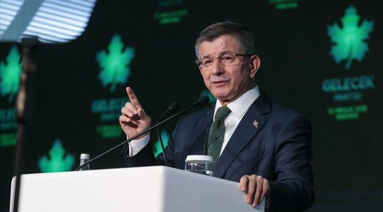 Davutoğlu: Erdoğan kamuoyu baskısı dolayısıyla damadını tekrar sistem içine sokamayınca bu kez onun gölgesini kabineye aldı