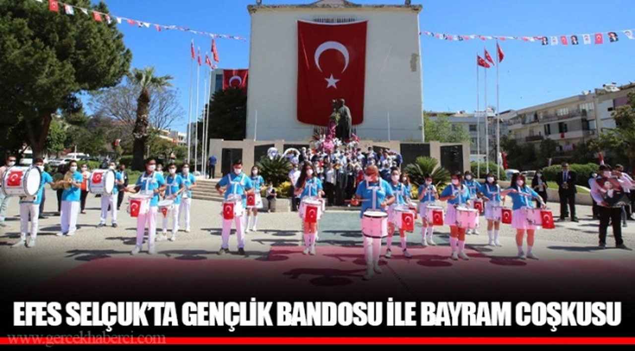 EFES SELÇUK’TA GENÇLİK BANDOSU İLE BAYRAM COŞKUSU