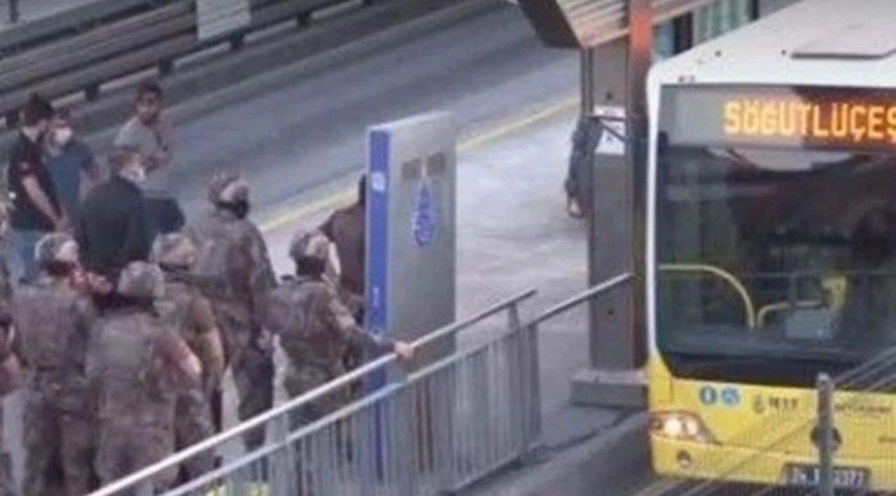 Metrobüsü rehin aldığı ve kendisine zarar verdiği iddia edilen kişi gözaltına alındı