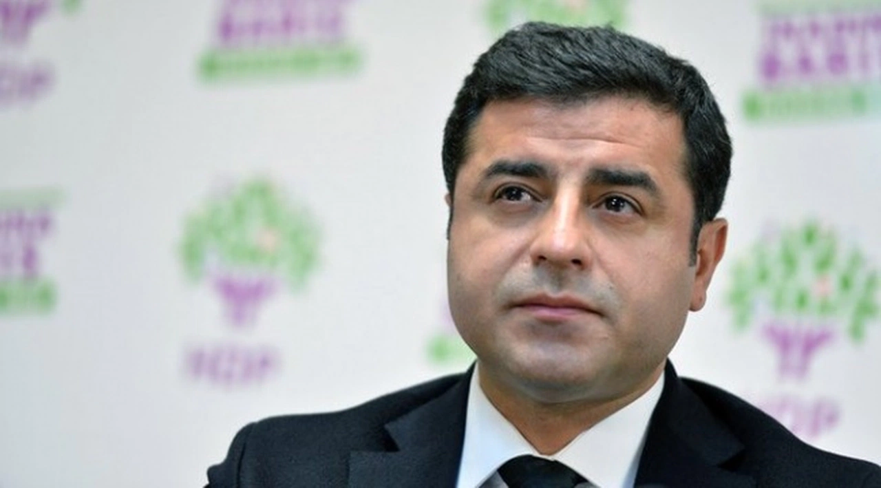 Selahattin Demirtaş 2 ay önce yazdığı yazıyı hatırlattı: "Kim bu devlet içindeki çeteler?"