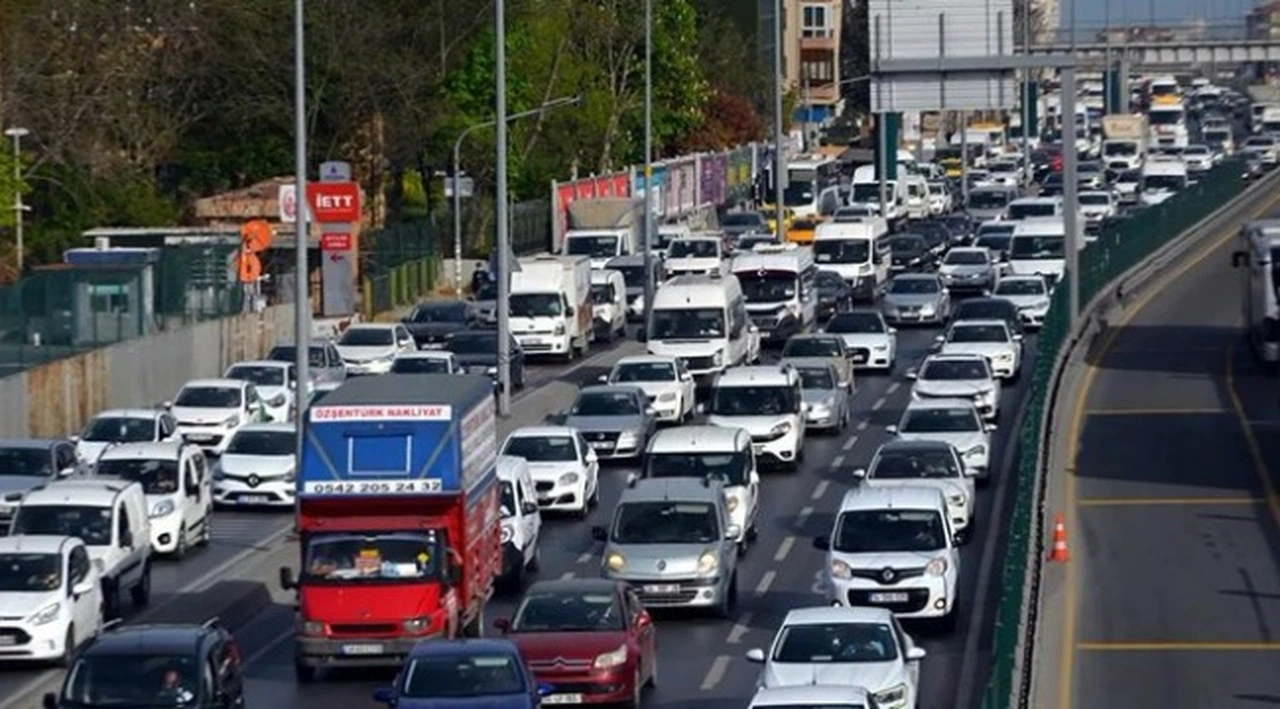 Trafikteki araç sayısı 411 bin arttı