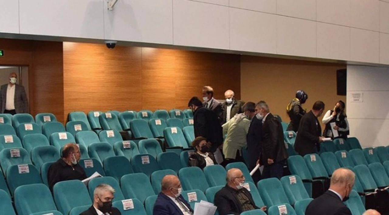 CHP, İYİ Parti ve MHP’li üyeler kınadı, AKP’liler salonu terk etti