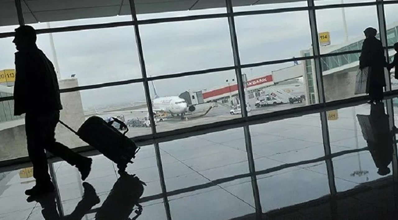 CHP'li Ağbaba: Gri pasaportla VIP insan kaçakçılığı skandalı sürüyor, MHP'li belediye olmayan mehter takımını gönderdi