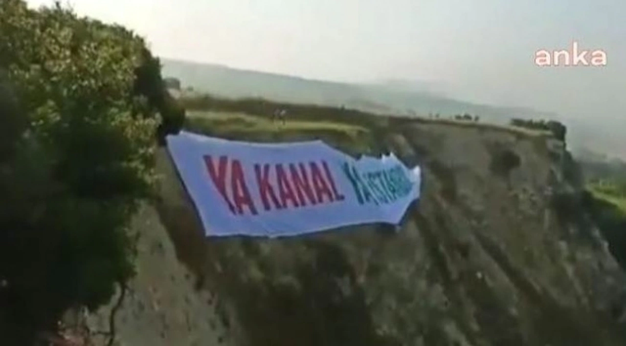 Erdoğan’ın katılacağı temel atma töreninin yapılacağı alana 'Ya Kanal Ya İstanbul' pankartı