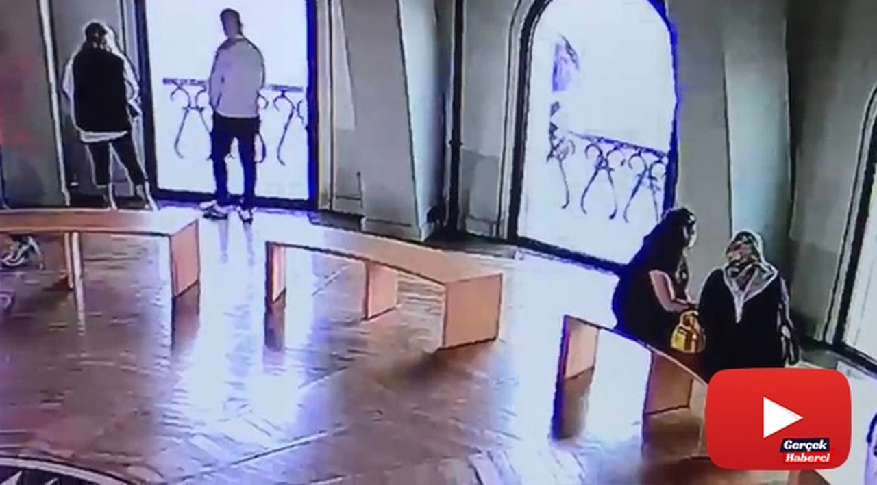 Galata Kulesi’nden atlayan genç kız kamerada